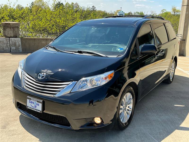 Used 2016 Toyota Sienna XLE w/ XLE Navigation Package image 12