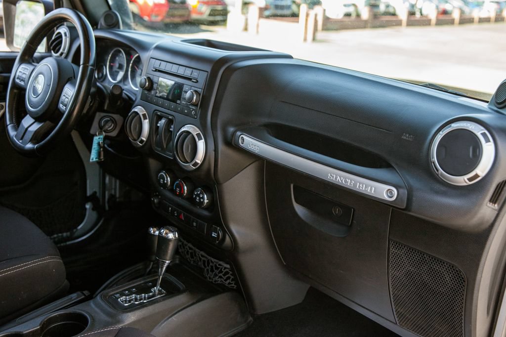 Used 2014 Jeep Wrangler Sahara w/ Connectivity Group AWD/4WD image 10