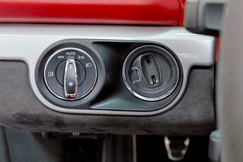 Used 2016 Porsche Boxster Spyder RWD image 78
