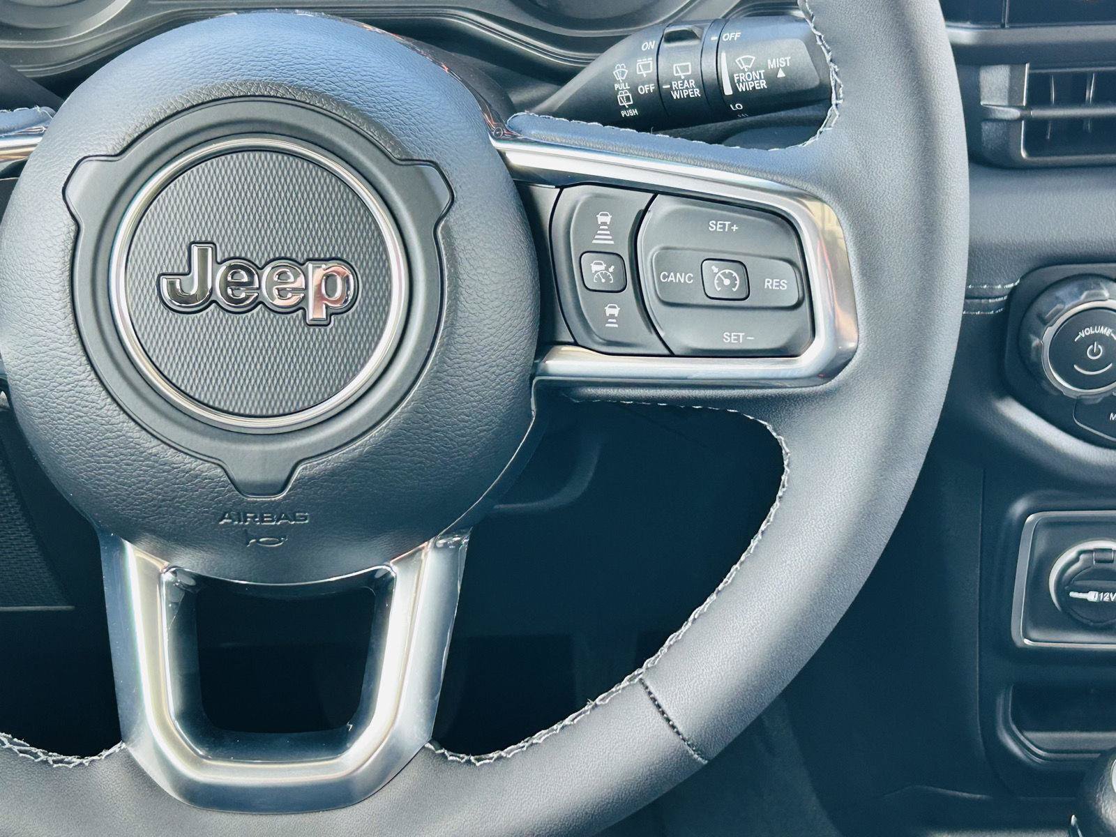 New 2026 Jeep Wrangler Unlimited Sahara w/ Technology Group AWD/4WD image 17