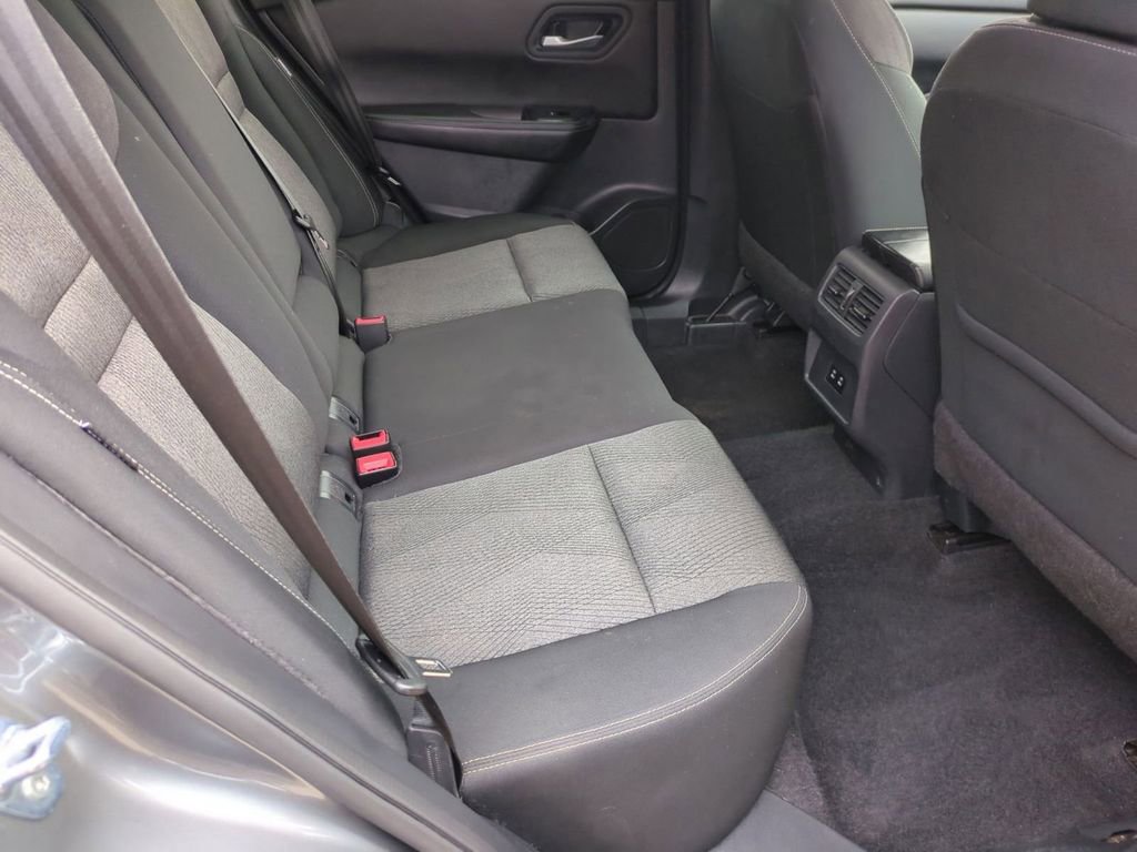 Used 2025 Nissan Rogue SV image 25