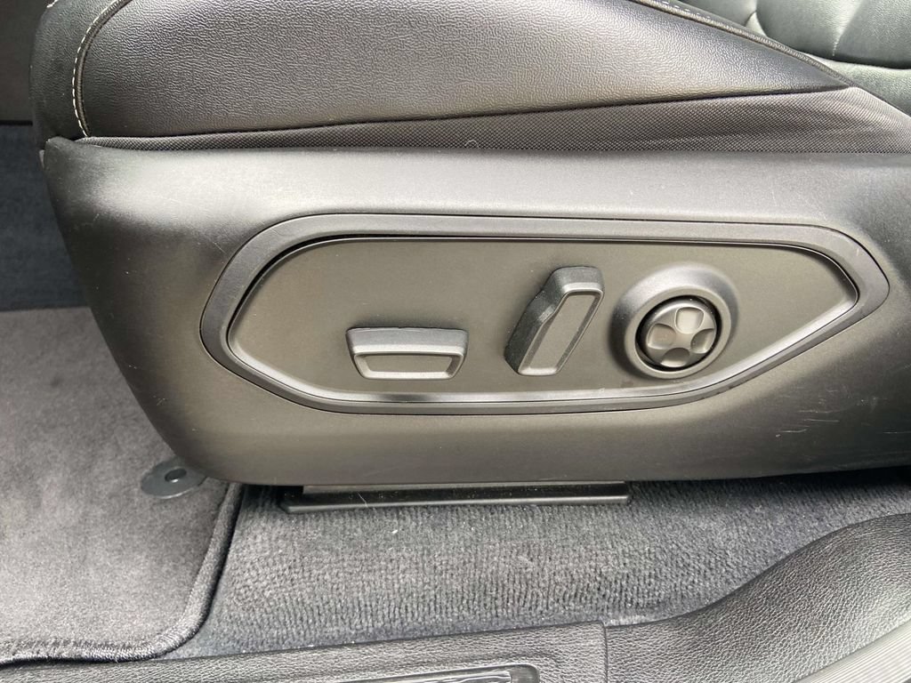 Used 2023 Jeep Grand Cherokee L Limited RWD image 19