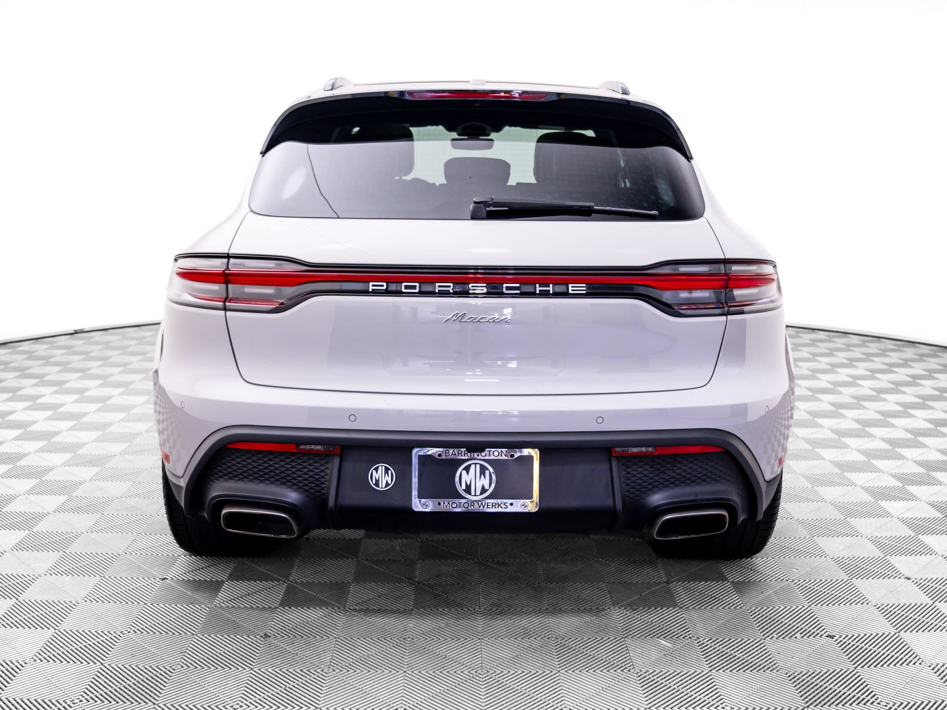 Used 2023 Porsche Macan AWD/4WD image 10