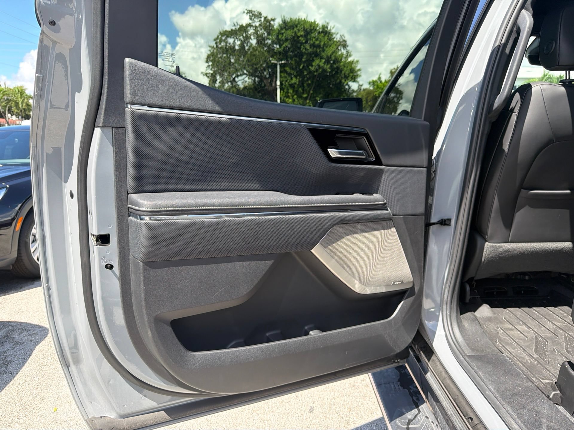 Used 2024 GMC Sierra EV Denali AWD/4WD image 11