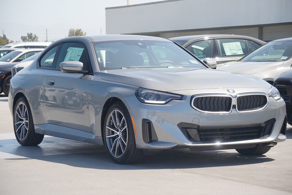 Used 2025 BMW 230i xDrive Coupe image 3