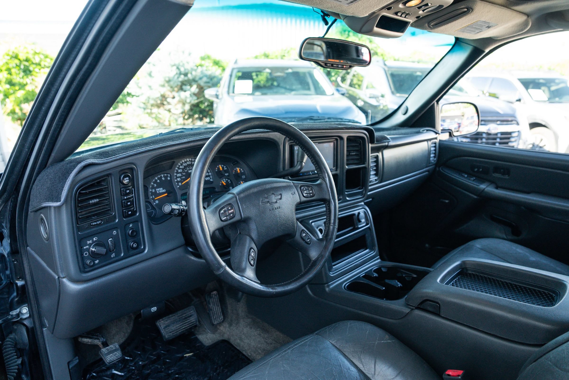 Used 2003 Chevrolet Avalanche 4x4 w/ Suspension Package, Off-Road image 12