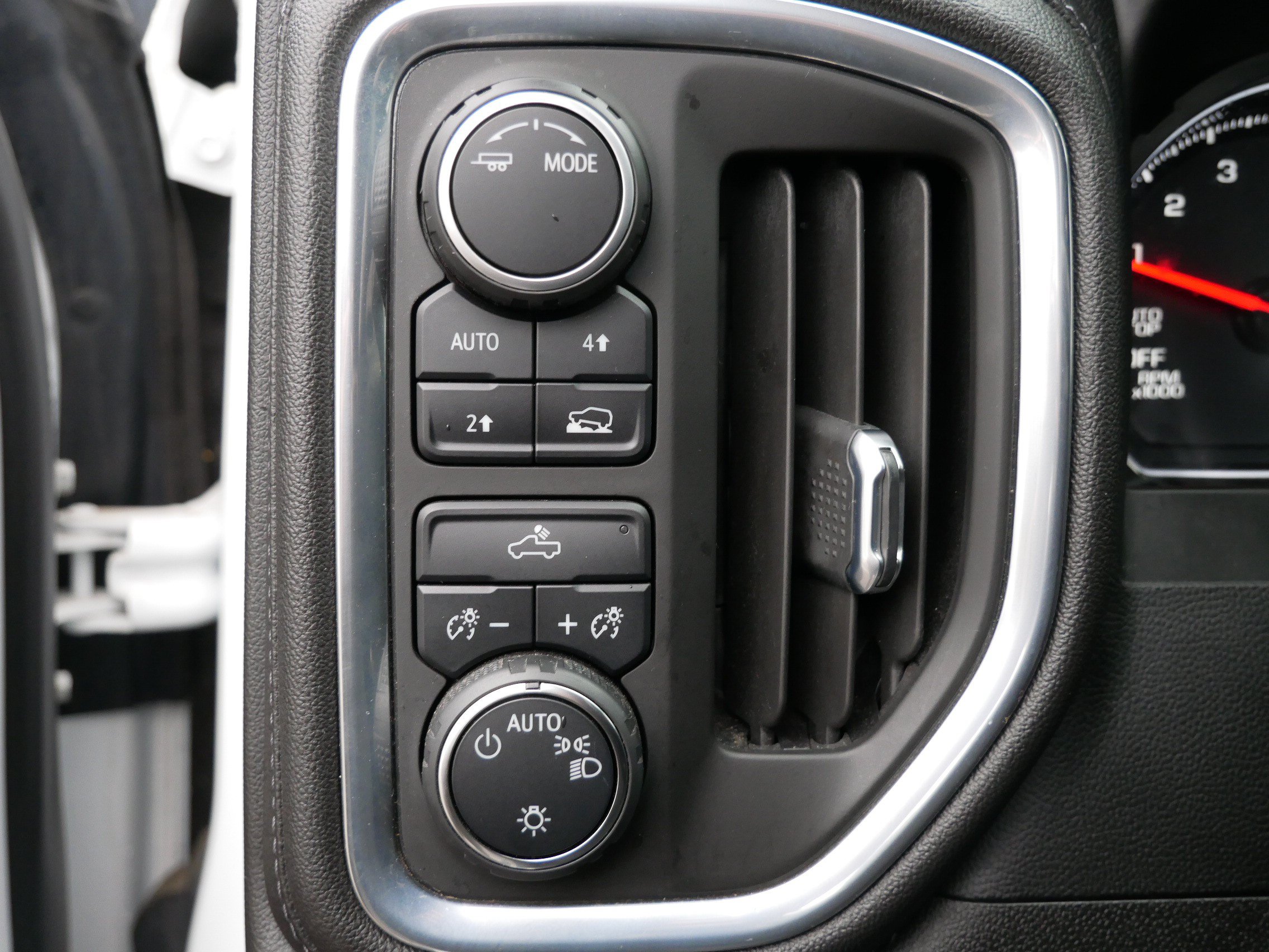 Used 2022 Chevrolet Silverado 1500 LT AWD/4WD image 16