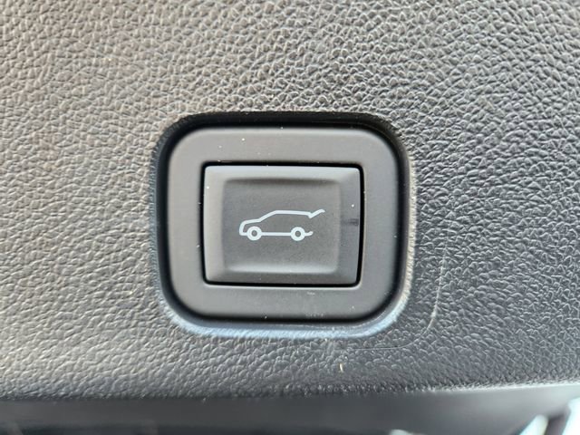 Used 2025 Chevrolet Traverse High Country FWD image 38