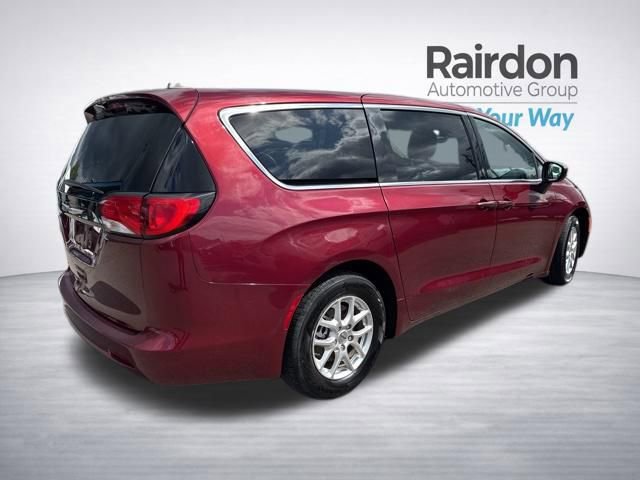 Used 2023 Chrysler Voyager LX FWD image 7