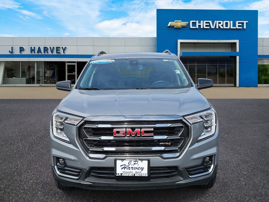 Used 2023 GMC Terrain AT4 image 2
