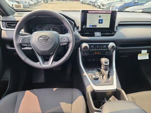 Used 2023 Toyota RAV4 SE image 11