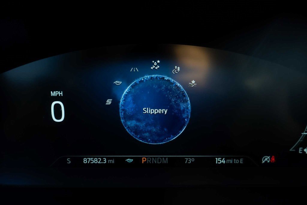 Used 2020 Ford Explorer Platinum w/ Premium Technology Package image 31