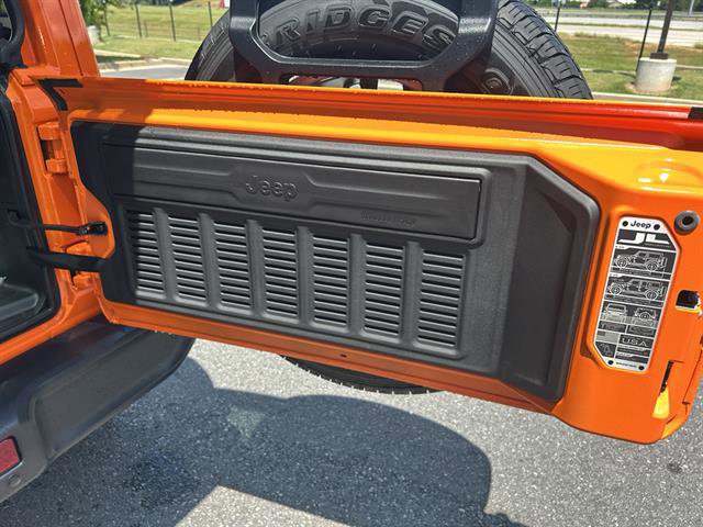 New 2025 Jeep Wrangler Unlimited Sahara image 9