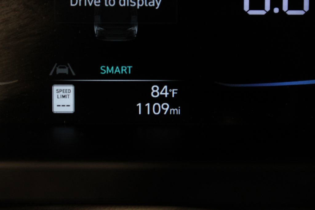 Certified 2025 Hyundai Elantra Sport image 26