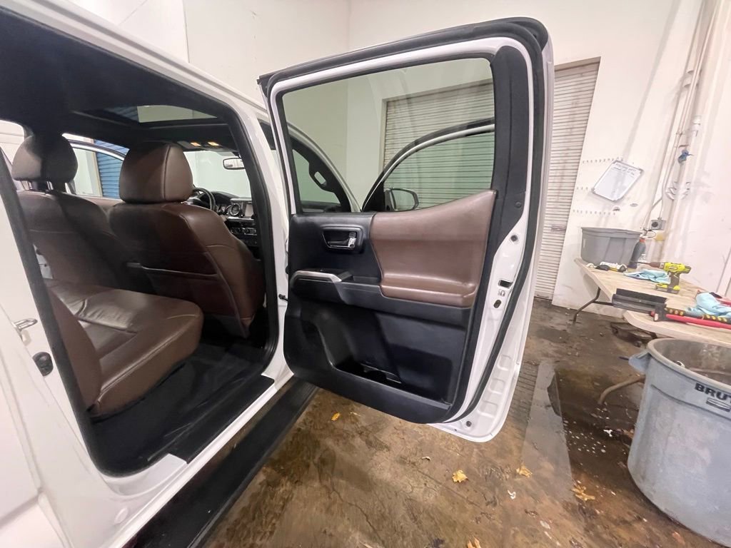 Used 2016 Toyota Tacoma Limited w/ Towing Package AWD/4WD image 23