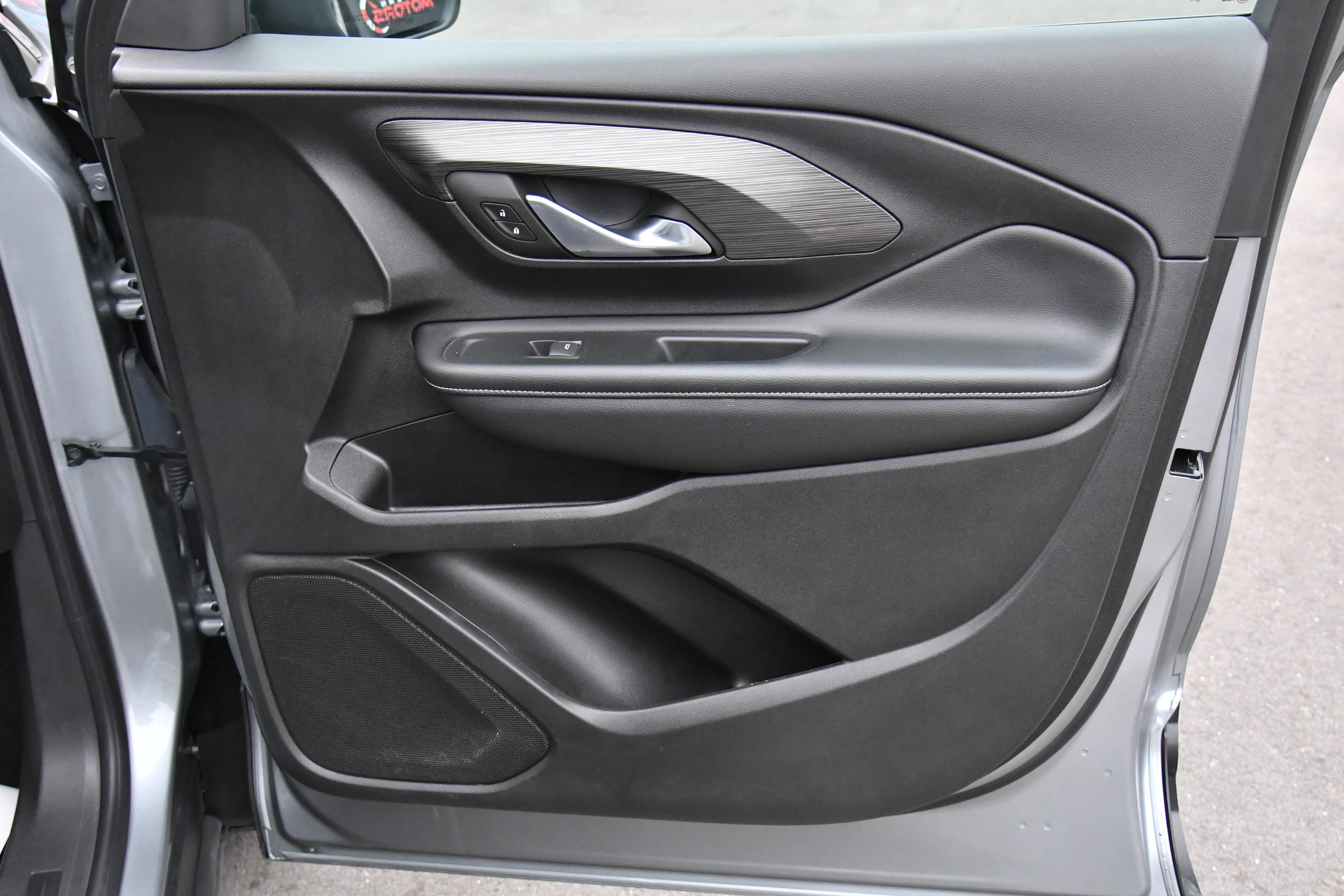 Used 2024 GMC Terrain SLT image 43