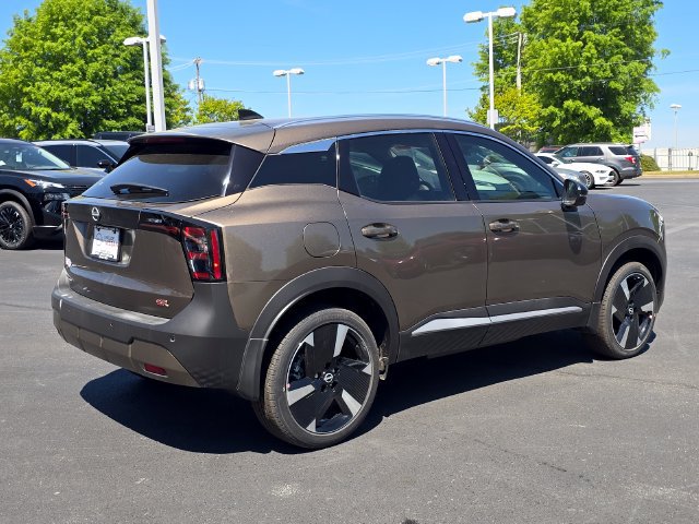 New 2026 Nissan Kicks SR w/ SR Premium Package FWD image 3