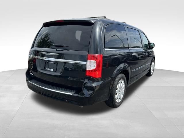 Used 2016 Chrysler Town & Country Touring FWD image 7