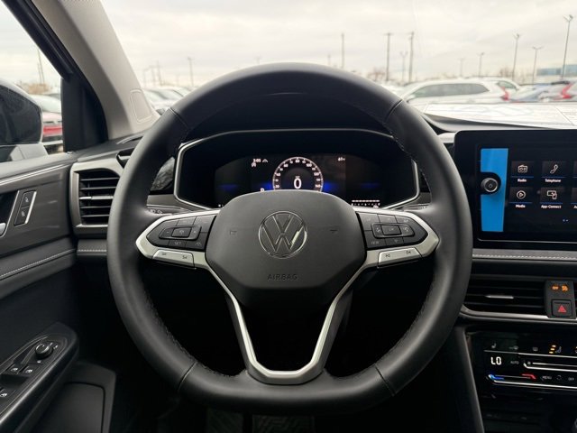 New 2026 Volkswagen Taos SE image 12