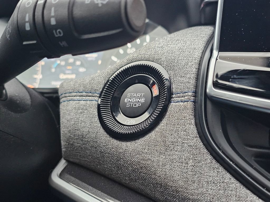 Used 2024 Jeep Compass Latitude AWD/4WD image 25