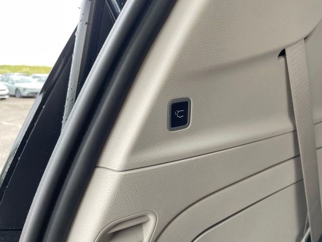 Used 2024 Chrysler Pacifica Limited FWD image 33