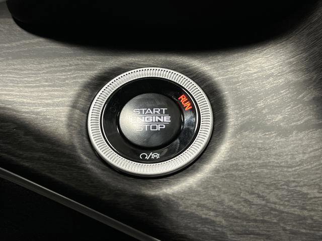 Used 2025 Jeep Grand Cherokee Limited w/ Black Appearance Package image 22