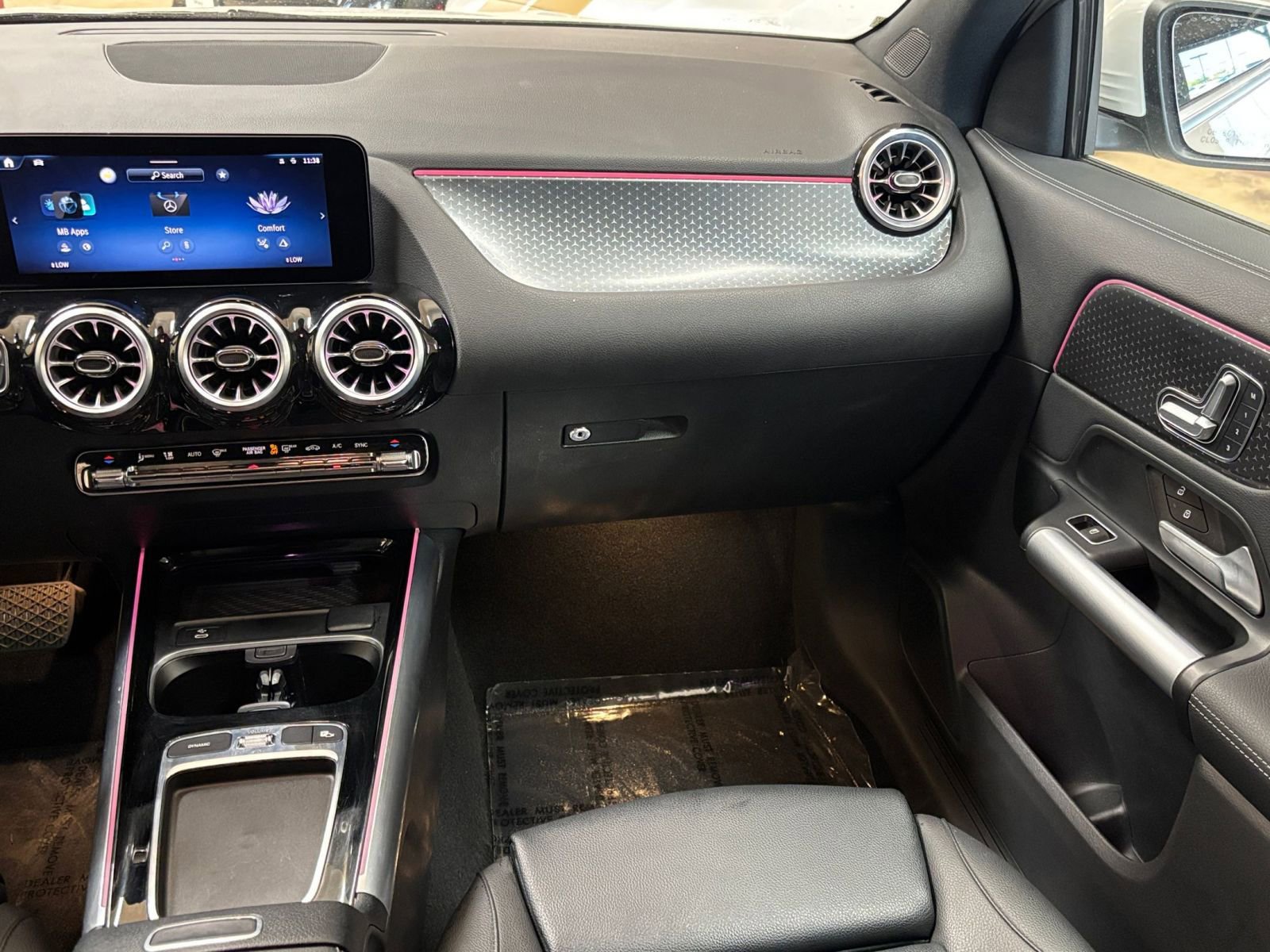Used 2025 Mercedes-Benz GLA 250 4MATIC image 36