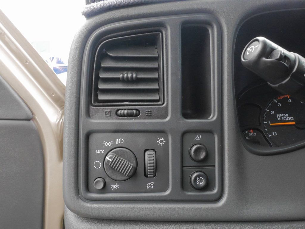 Used 2004 Chevrolet Silverado 2500 LS w/ Heavy-Duty Power Package image 21