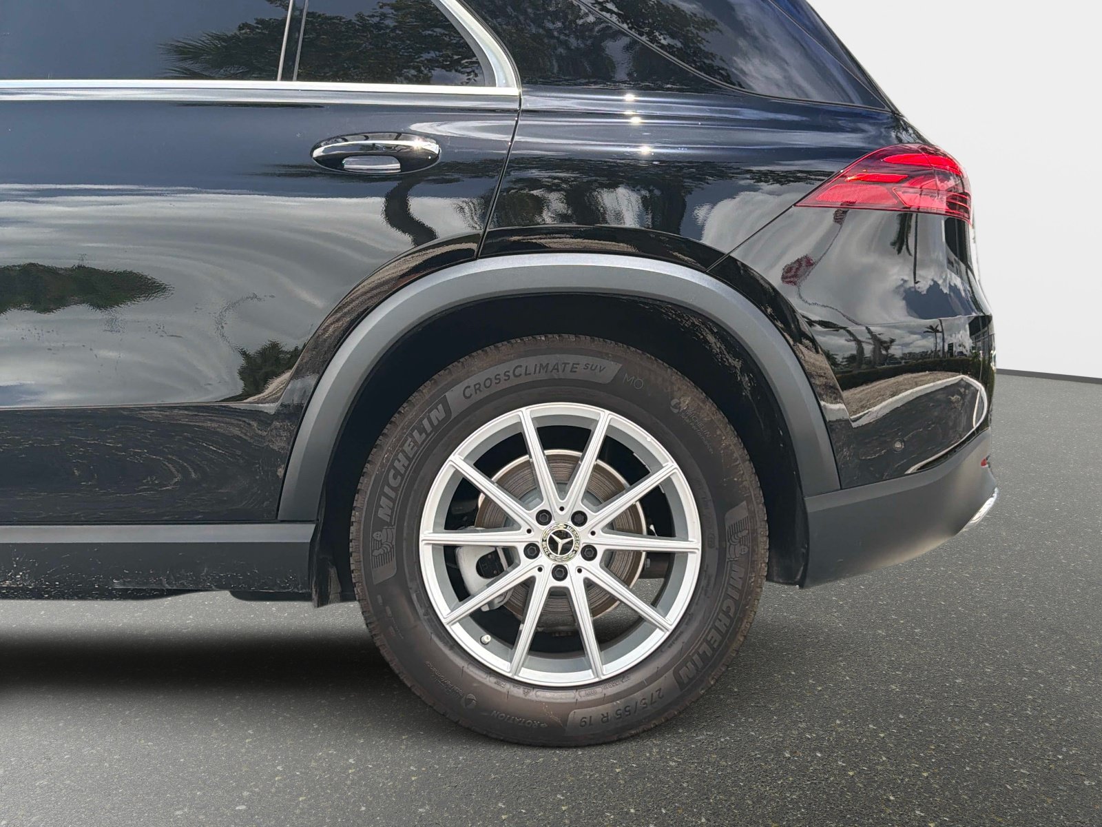 Used 2024 Mercedes-Benz GLE 350 4MATIC w/ Winter Package image 15
