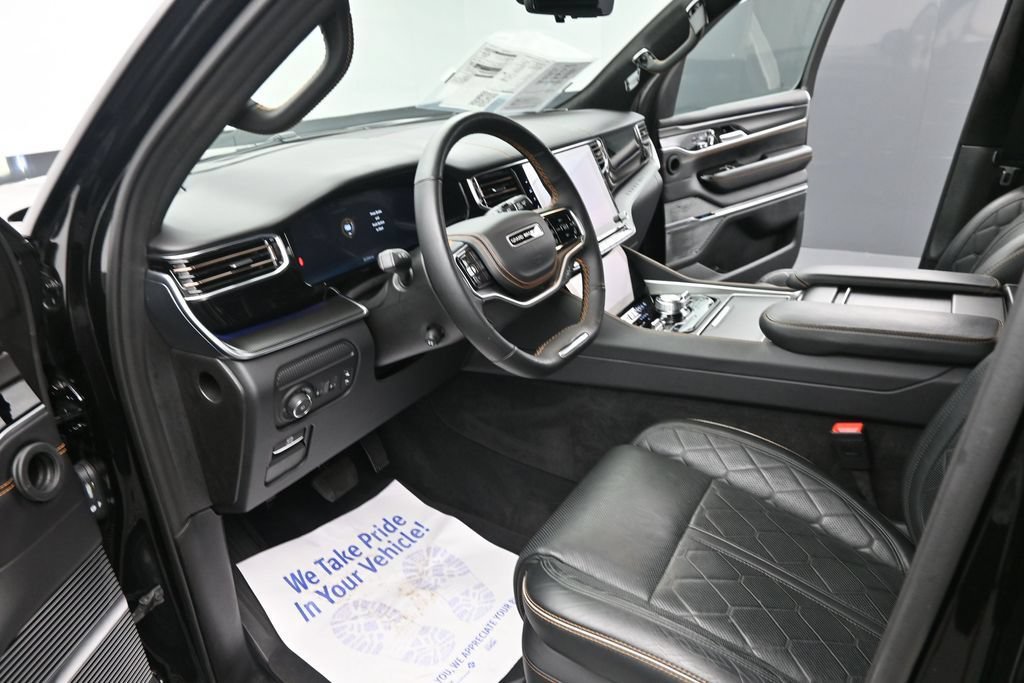 Used 2025 Jeep Grand Wagoneer Series III w/ Rear Seat Video Group 1 AWD/4WD image 19