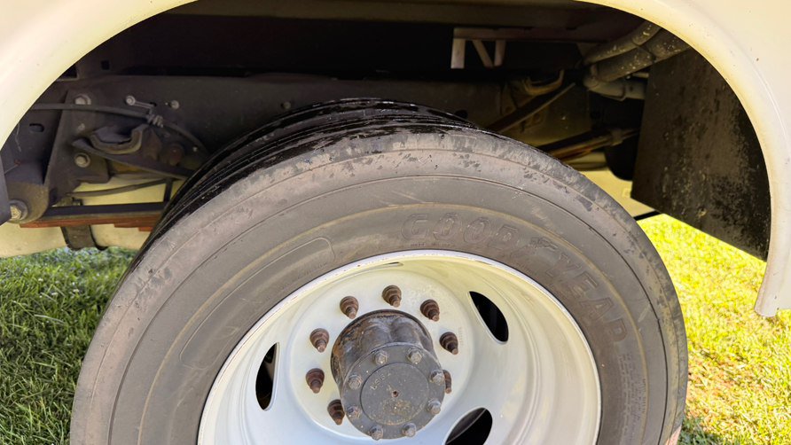 Used 2015 Ford F550 2WD Regular Cab Super Duty image 29