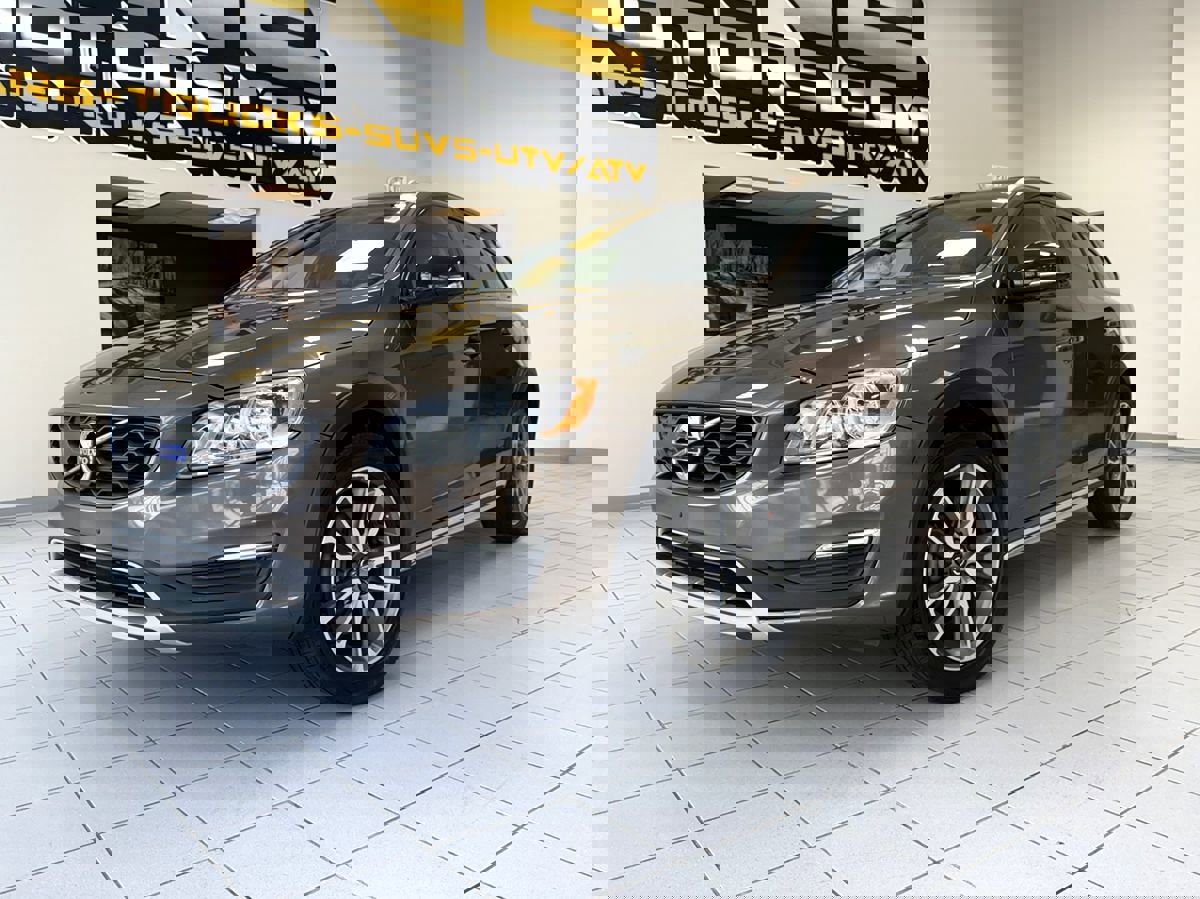 Used 2018 Volvo V60 T5 Cross Country w/ Convenience Package image 2