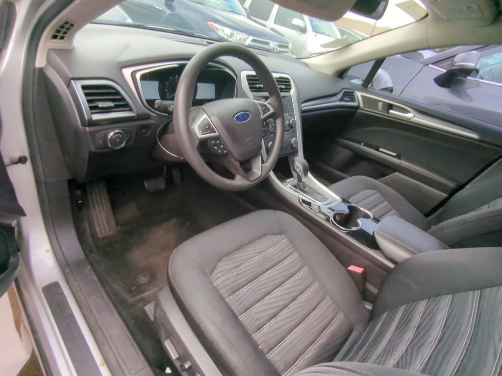 Used 2016 Ford Fusion SE FWD image 7