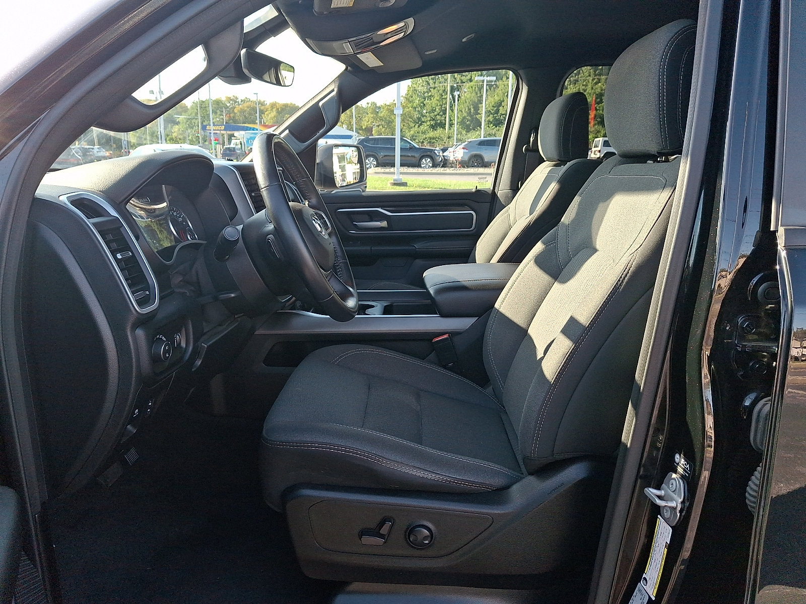 Used 2022 RAM 1500 Big Horn AWD/4WD image 14