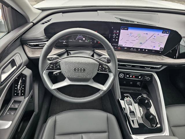 Used 2025 Audi Q5 Premium w/ Convenience Package image 5