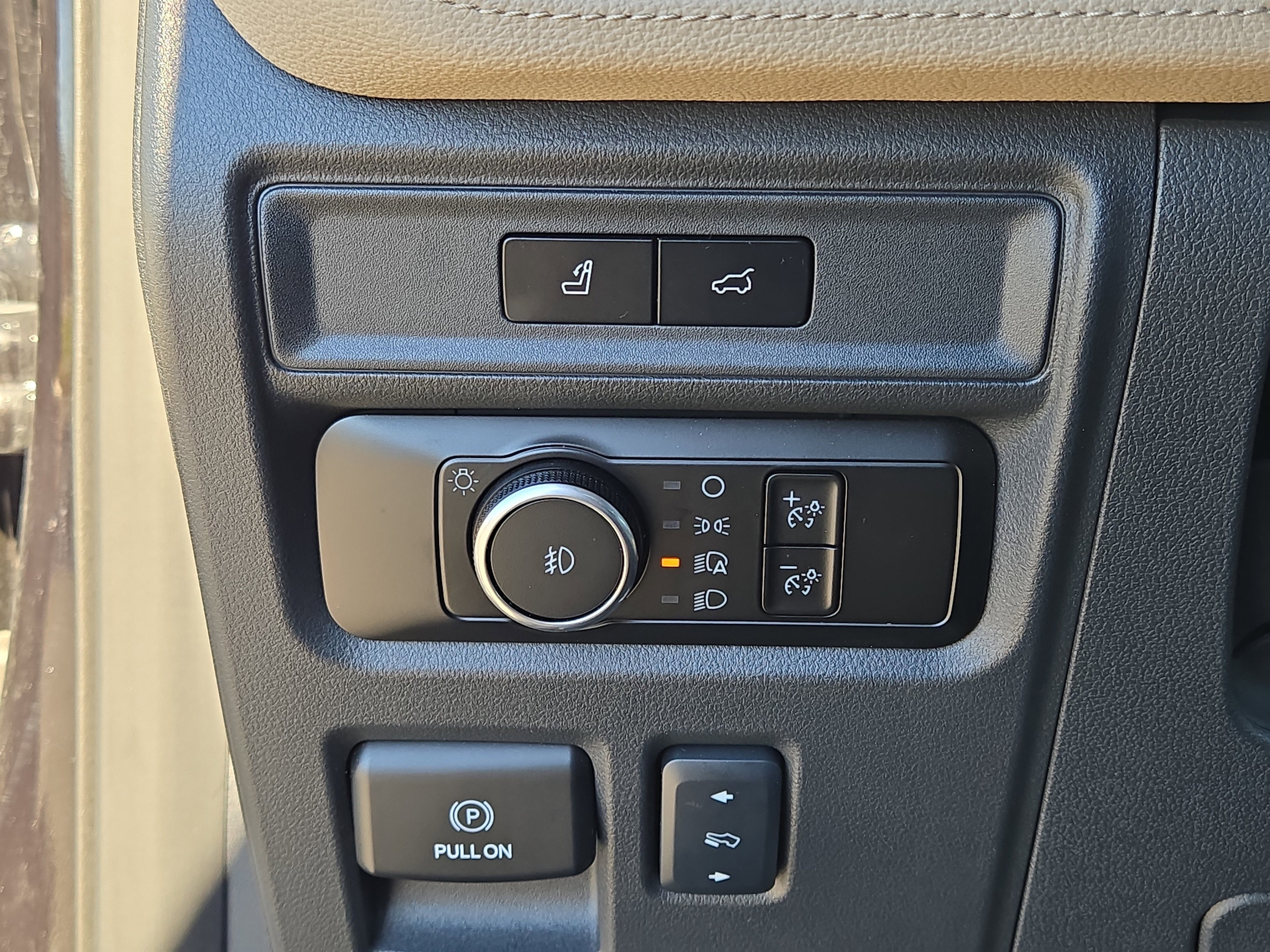 Certified 2024 Ford Expedition Limited image 27