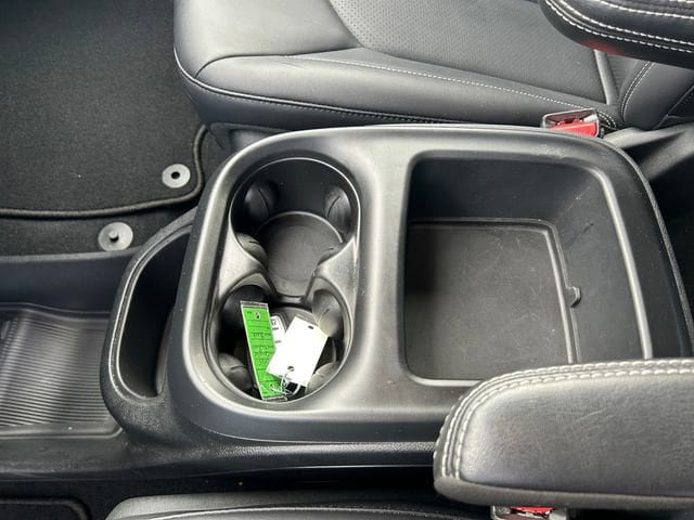 Used 2025 Chrysler Pacifica Select FWD image 32