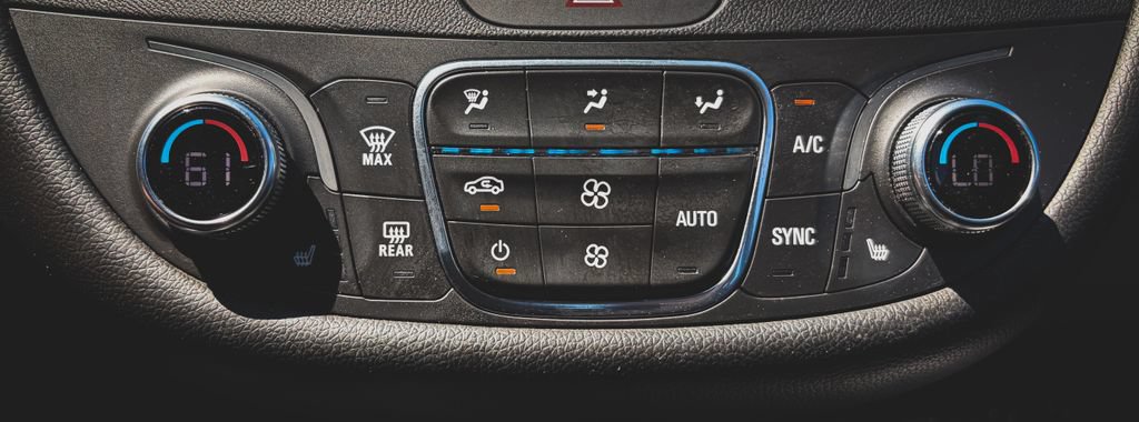 Used 2019 Chevrolet Malibu Hybrid w/ Leather Package FWD image 10
