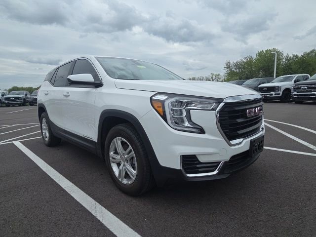 Used 2024 GMC Terrain SLE AWD/4WD image 1