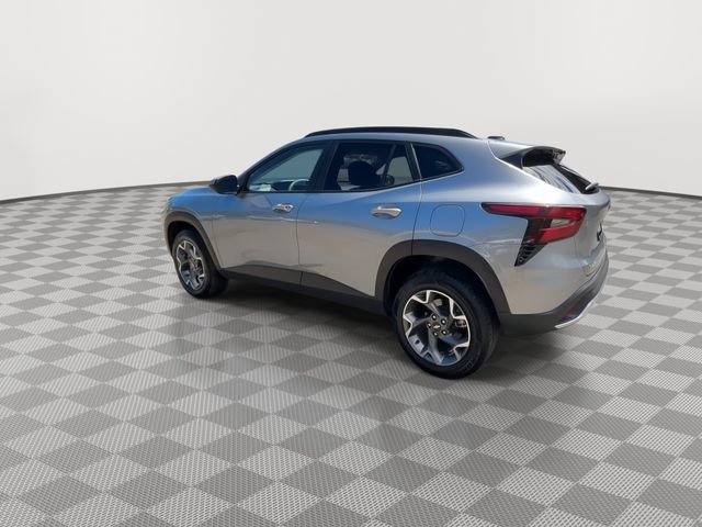 Used 2025 Chevrolet Trax LT FWD image 6