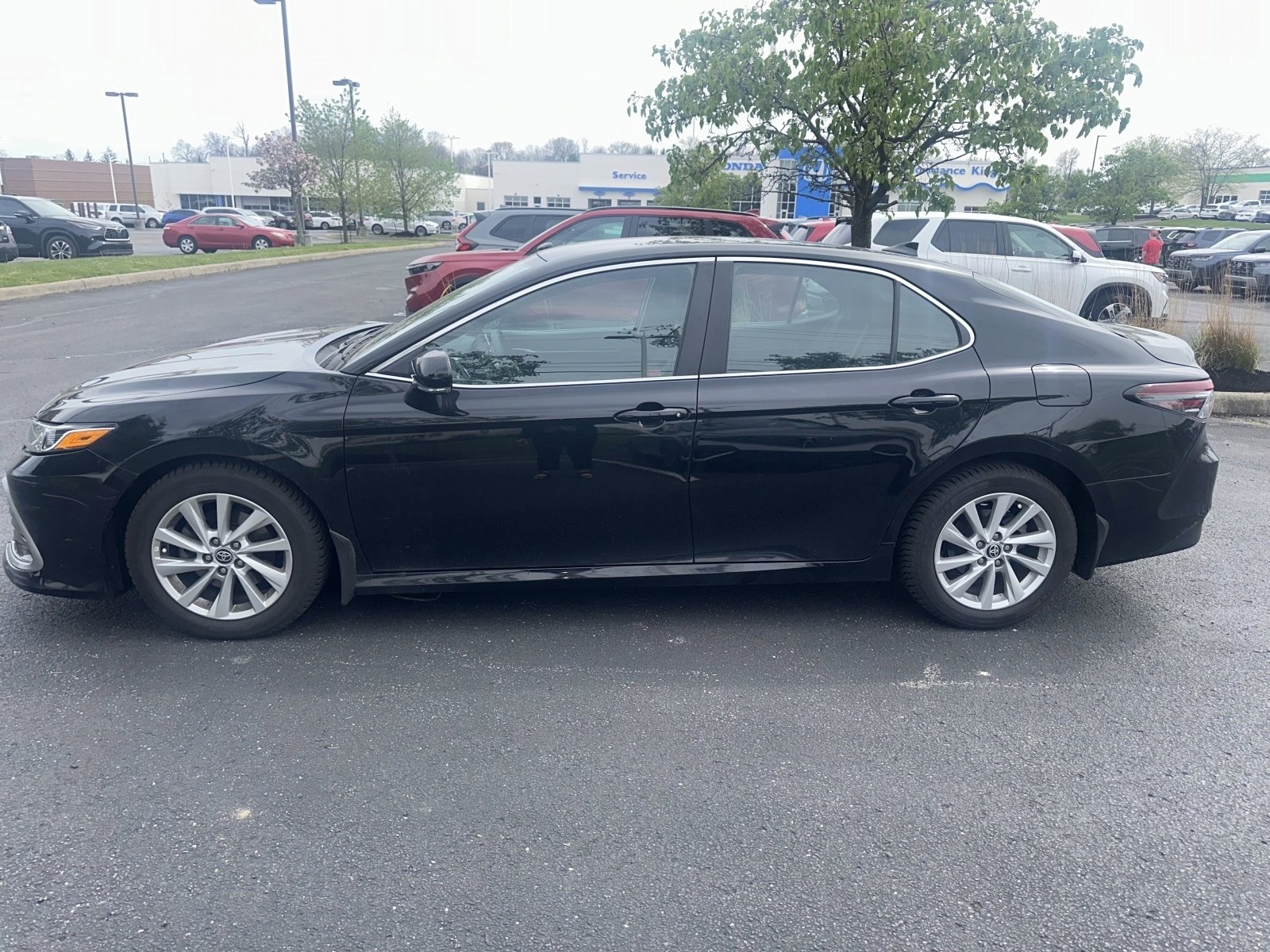 Used 2021 Toyota Camry LE w/ Convenience Package FWD image 2