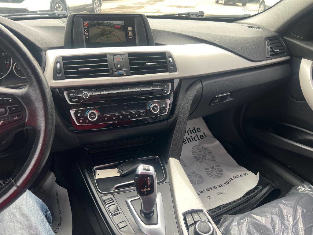 Used 2017 BMW 320i xDrive 320i xDrive AWD 4dr Sedan image 12