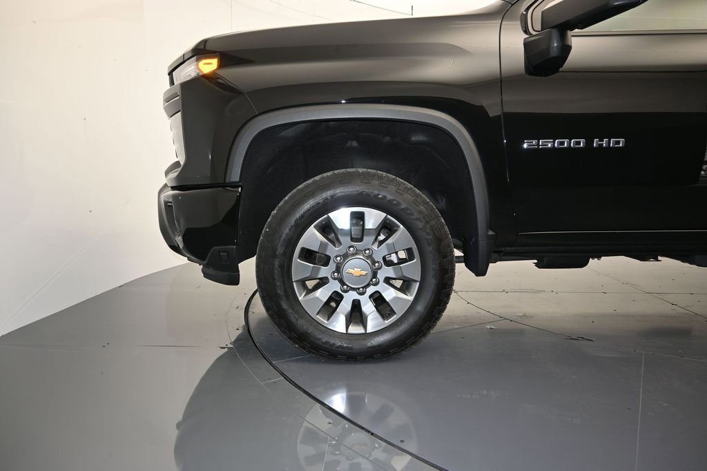 Used 2024 Chevrolet Silverado 2500 Custom w/ Custom Value Package AWD/4WD image 9