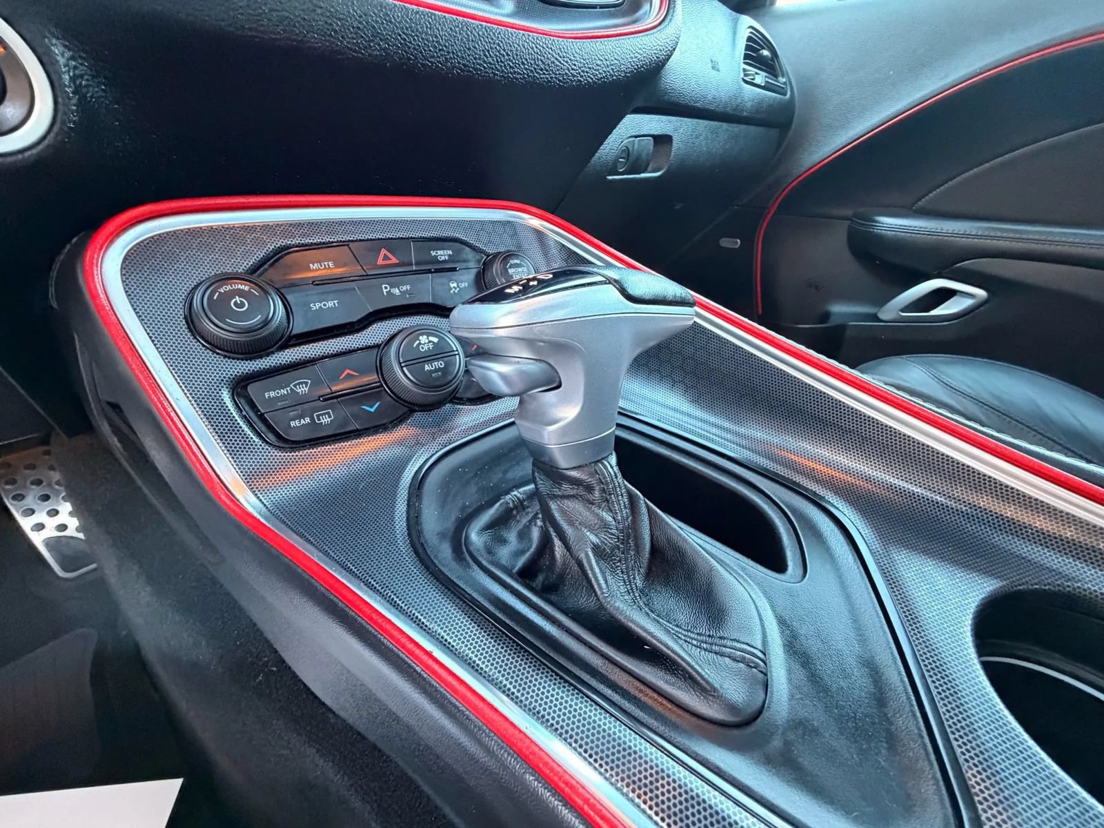 Used 2018 Dodge Challenger R/T Plus RWD image 33