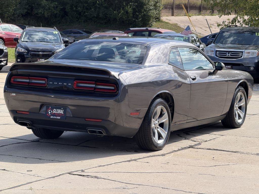 Used 2016 Dodge Challenger SXT image 7