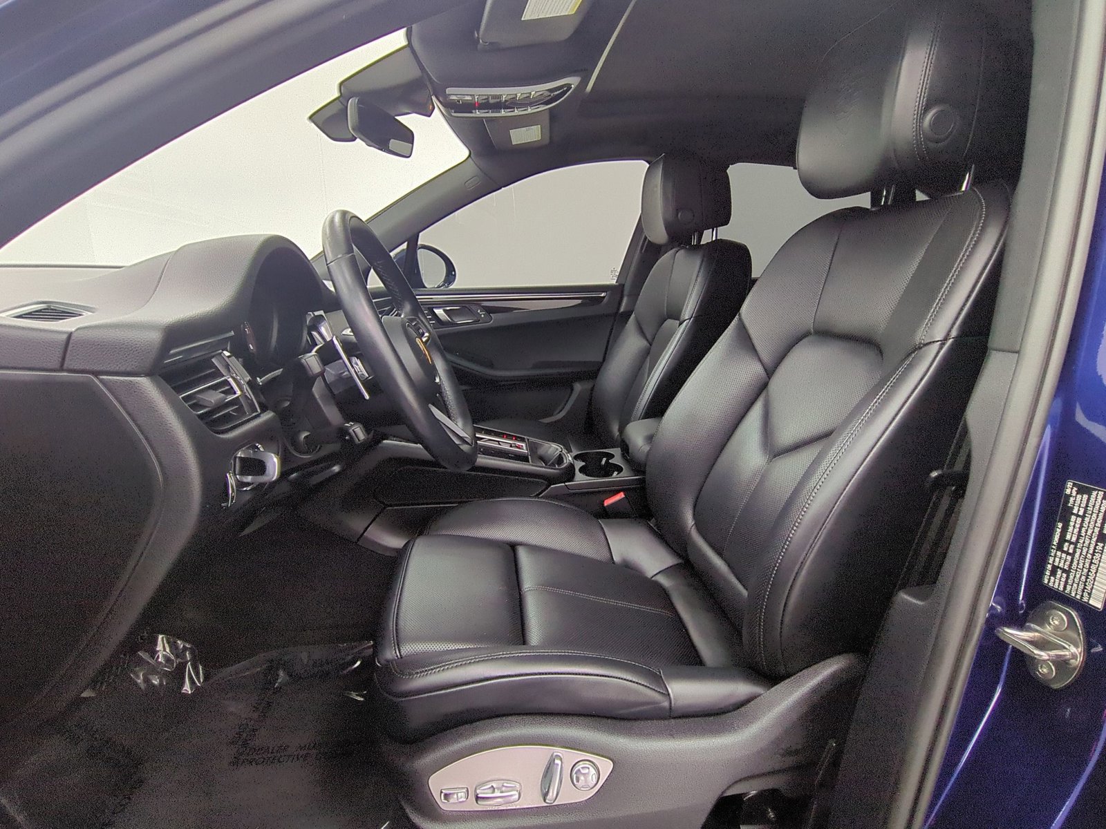 Certified 2024 Porsche Macan S image 5