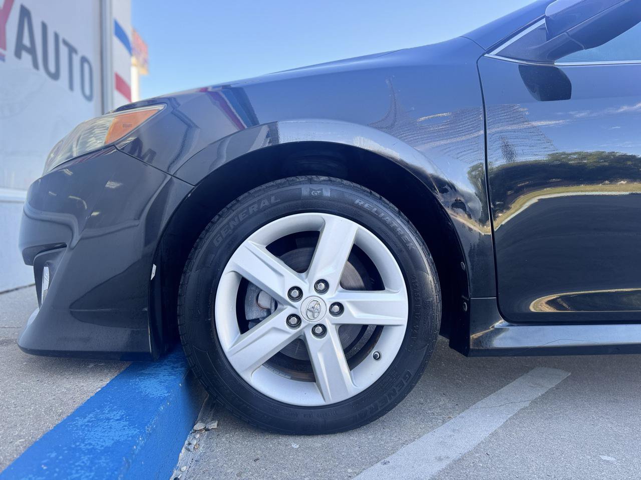 Used 2012 Toyota Camry SE FWD image 19