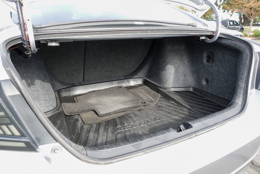Used 2020 Honda Accord Touring image 29