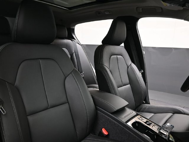 New 2026 Volvo XC40 B5 Ultra w/ Protection Package Premier AWD/4WD image 13