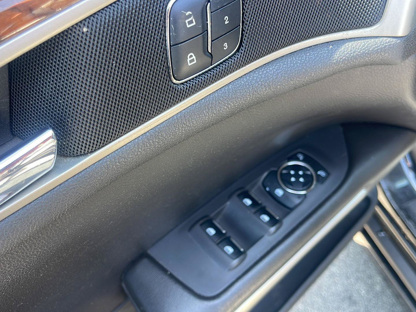 Used 2013 Lincoln MKZ FWD image 14